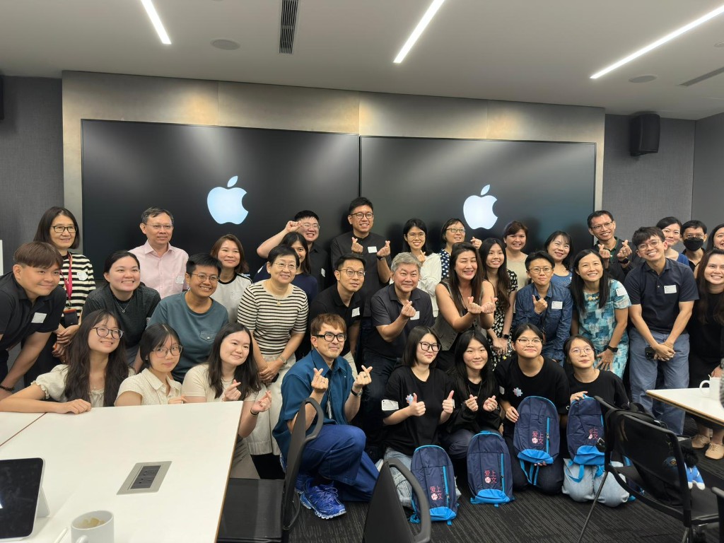 KLAAG team at the Apple office